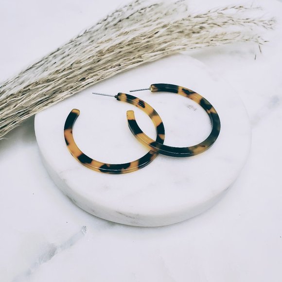 5 for $25 Tortoise Print Acrylic C Hoop Earrings - Picture 2 of 6